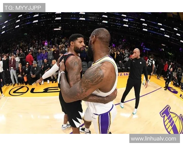 保罗乔治与足球明星同框合影展现运动员之间的友谊与激情 保罗乔治与足球明星同框合影展现运动员之间的友谊与激情